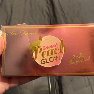 Too Faced Swwet peach Glow